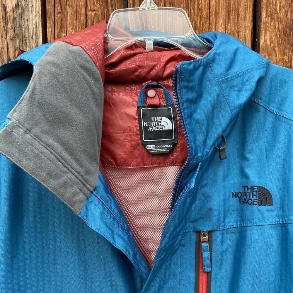 The North Face Men’s outdoor ski jacket size XL blue